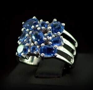 Серебряное кольцо 925 пробы 4,97 гр. с голубыми Кианитами 4,07 карат Серебряное кольцо 925 пробы 4,97 гр. с голубыми Кианитами 4,07 карат
