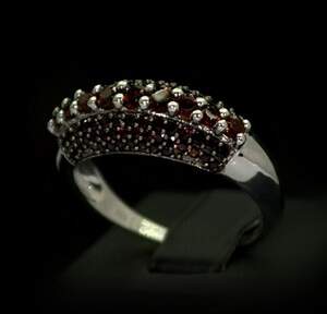 Серебряное кольцо 925 пробы 4,64 гр. с мозамбикскими Гранатами 2,21 карат Серебряное кольцо 925 пробы 4,64 гр. с мозамбикскими Гранатами 2,21 карат