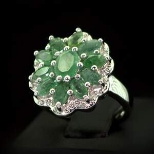 Серебряное кольцо 925 пробы 6,22 гр. с бразильським Изумрудом класса АААА и топазами из США 2,74 карат Серебряное кольцо 925 пробы 6,22 гр. с бразильським Изумрудом класса АААА и топазами из США 2,74 карат