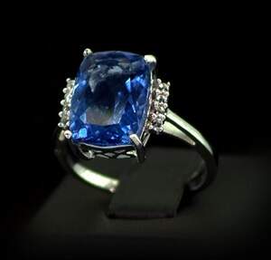 Серебряное кольцо 925 пробы 4,03 гр. с Флюоритами Блу Джон и топазами из США 7,22 карат Серебряное кольцо 925 пробы 4,03 гр. с Флюоритами Блу Джон и топазами из США 7,22 карат