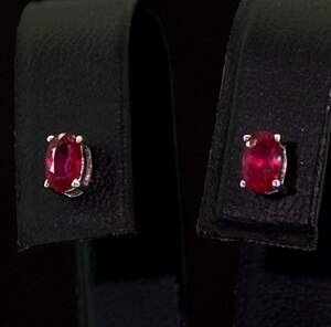 Серебряные серьги 925 пробы 1,13 гр. с танзанийскими Рубинами класса АААА 0,71 карат Серебряные серьги 925 пробы 1,13 гр. с танзанийскими Рубинами класса АААА 0,71 карат