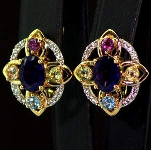 Серебряные серьги 925 пробы 5,63 гр. с афиканськими Аметистами, египетськими Перидотами, кенийськими Родолитами, швейцарськими Топазами и топазами из Серебряные серьги 925 пробы 5,63 гр. с афиканськими Аметистами, египетськими Перидотами, кенийськими Родолитами, швейцарськими Топазами и топазами из