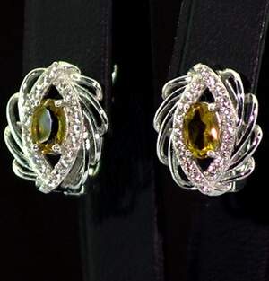 Серебряные серьги 925 пробы 4,3 гр. с турецкими Султанитами класса АААА и топазами из США 1,65 карат Серебряные серьги 925 пробы 4,3 гр. с турецкими Султанитами класса АААА и топазами из США 1,65 карат