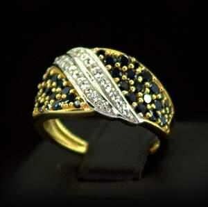 Серебряное кольцо 925 пробы 4,1 гр. с черной мадагаскарской Шпинелью и топазами из США 1,59 карат Серебряное кольцо 925 пробы 4,1 гр. с черной мадагаскарской Шпинелью и топазами из США 1,59 карат