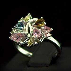 Серебряное кольцо 925 пробы 4,6 гр. с радужными Турмалинами 1,04 карат Серебряное кольцо 925 пробы 4,6 гр. с радужными Турмалинами 1,04 карат