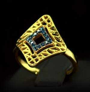Серебряное кольцо 925 пробы 2,8 гр. с голубыми Бриллиантами Hope VVS1 0,13 карат Серебряное кольцо 925 пробы 2,8 гр. с голубыми Бриллиантами Hope VVS1 0,13 карат