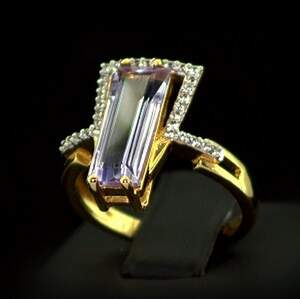 Серебряное кольцо 925 пробы 4,53 гр. с бразильским аметистом и топазами из США 3,49 карат Серебряное кольцо 925 пробы 4,53 гр. с бразильским аметистом и топазами из США 3,49 карат