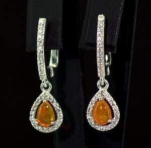 Серебряные серьги 925 пробы 4,35 гр. с огненными эфиопскими Опалами класса АААА и топазами из США 1,66 карат Серебряные серьги 925 пробы 4,35 гр. с огненными эфиопскими Опалами класса АААА и топазами из США 1,66 карат