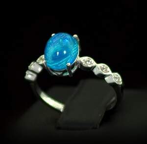 Серебряное кольцо 925 пробы 1,8 гр. с голубым эфиопским Опалом класса АААА и топазами из США 1,18 карат Серебряное кольцо 925 пробы 1,8 гр. с голубым эфиопским Опалом класса АААА и топазами из США 1,18 карат