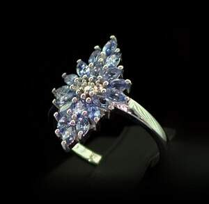 Серебряное кольцо 925 пробы 3,7 гр. с Танзанитами класса АААА и топазами из США 1,33 карат Серебряное кольцо 925 пробы 3,7 гр. с Танзанитами класса АААА и топазами из США 1,33 карат