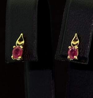 Серебряные серьги 925 пробы 0,92 гр. с танзанийскими Рубинами класса АААА 0,81 карат Серебряные серьги 925 пробы 0,92 гр. с танзанийскими Рубинами класса АААА 0,81 карат