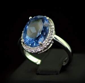 Серебряное кольцо 925 пробы 4,78 гр. с Флюоритом Блу Джон и топазами из США 5,61 карат Серебряное кольцо 925 пробы 4,78 гр. с Флюоритом Блу Джон и топазами из США 5,61 карат