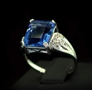 Серебряное кольцо 925 пробы 5,16 гр. с Флюоритом Блу Джон и топазами из США 7,43 карат Серебряное кольцо 925 пробы 5,16 гр. с Флюоритом Блу Джон и топазами из США 7,43 карат