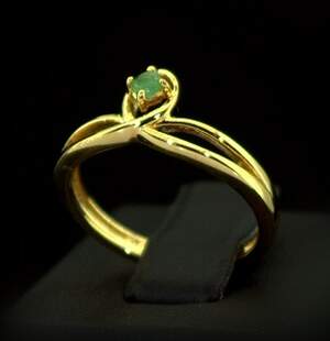 Серебряное кольцо 925 пробы 2,33 гр. с индийским Изумрудом класса АААА 0,11 карат Серебряное кольцо 925 пробы 2,33 гр. с индийским Изумрудом класса АААА 0,11 карат