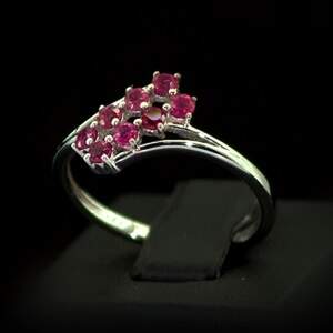 Серебряное кольцо 925 пробы 2,17 гр. с тайским Рубыном класса АААА 0,82 карат Серебряное кольцо 925 пробы 2,17 гр. с тайским Рубыном класса АААА 0,82 карат
