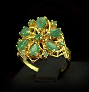 Серебряное кольцо 925 пробы 5,3 гр. с индийским Изумрудом класса АААА 2,69 карат Серебряное кольцо 925 пробы 5,3 гр. с индийским Изумрудом класса АААА 2,69 карат