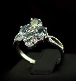 Серебряное кольцо 925 пробы 2,53 гр. с Танзанитом класса АААА и топазами из США 1,22 карат Серебряное кольцо 925 пробы 2,53 гр. с Танзанитом класса АААА и топазами из США 1,22 карат