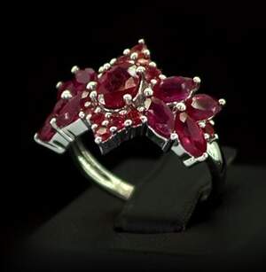 Серебряное кольцо 925 пробы 3,54 гр. с танзанийским Рубином класса АААА 4,42 карат Серебряное кольцо 925 пробы 3,54 гр. с танзанийским Рубином класса АААА 4,42 карат