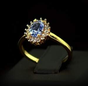 Серебряное кольцо 925 пробы 1,94 гр. с Танзанитом класса АААА и топазами из США 1,04 карат Серебряное кольцо 925 пробы 1,94 гр. с Танзанитом класса АААА и топазами из США 1,04 карат