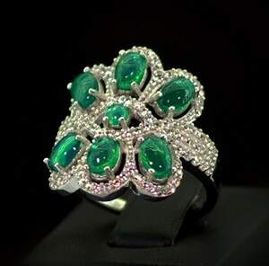 Серебряное кольцо 925 пробы 5,89 гр. с зеленым эфиопским Опалом класса АААА и топазами из США 2,91 карат Серебряное кольцо 925 пробы 5,89 гр. с зеленым эфиопским Опалом класса АААА и топазами из США 2,91 карат