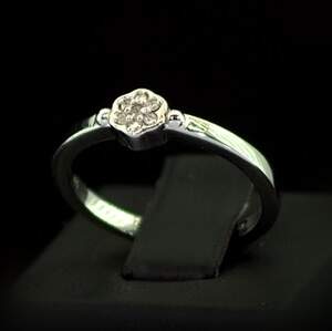 Серебряное кольцо 925 пробы 2,82 гр. с африканскими Бриллиантами VVS1 0,06 карат Серебряное кольцо 925 пробы 2,82 гр. с африканскими Бриллиантами VVS1 0,06 карат