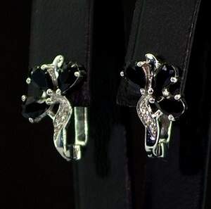Серебряные серьги 925 пробы 2,75 гр. с черной мадагаскарской Шпинелью и топазами из США 1,83 карат Серебряные серьги 925 пробы 2,75 гр. с черной мадагаскарской Шпинелью и топазами из США 1,83 карат