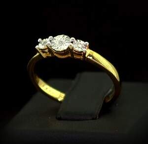 Серебряное кольцо 925 пробы 2,13 гр. с африканским Бриллиантом VVS1 0,02 карат Серебряное кольцо 925 пробы 2,13 гр. с африканским Бриллиантом VVS1 0,02 карат