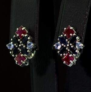 Серебряные серьги 925 пробы 3,68 г с Сапфірами, Рубінами и танзанитами 1,76 карат Серебряные серьги 925 пробы 3,68 г с Сапфірами, Рубінами и танзанитами 1,76 карат