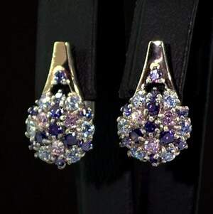Серебряные серьги 925 пробы с позолотой 375 пробы 5,58 г с розовыми та фиолетовыми Фианитами 4,15 карат Серебряные серьги 925 пробы с позолотой 375 пробы 5,58 г с розовыми та фиолетовыми Фианитами 4,15 карат