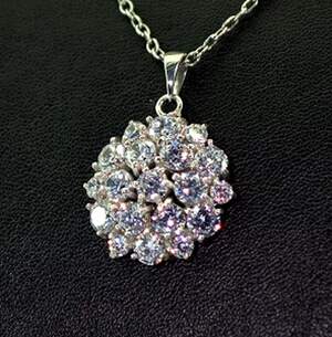 Серебряная подвеска 925 пробы 4,45 г с белыми Фианитами 8,95 карат Серебряная подвеска 925 пробы 4,45 г с белыми Фианитами 8,95 карат