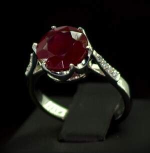 Серебряное кольцо 925 пробы 4,43 г с африканским Роял Рубіном класса АААА и цирконами 5,64 карат Серебряное кольцо 925 пробы 4,43 г с африканским Роял Рубіном класса АААА и цирконами 5,64 карат