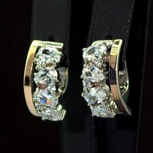Серебряные серьги 925 пробы с позолотой 375 пробы 7,36 г с белыми Фианитами 6,8 карат Серебряные серьги 925 пробы с позолотой 375 пробы 7,36 г с белыми Фианитами 6,8 карат