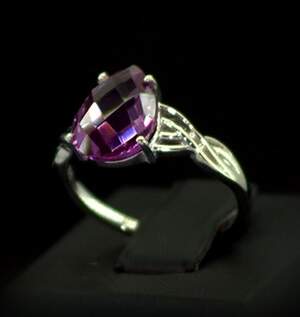 Серебряное кольцо 925 пробы 2,97 г с индийским Олександритом 4,73 карат Серебряное кольцо 925 пробы 2,97 г с индийским Олександритом 4,73 карат
