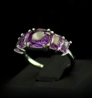 Серебряное кольцо 925 пробы 3,33 г с индийскими Олександритами 5,19 карат Серебряное кольцо 925 пробы 3,33 г с индийскими Олександритами 5,19 карат