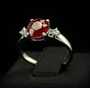 Срібна каблучка 925 проби 2,56 г з рожевим кенійським Рубіном класу АААА та цирконами 2,62 карат Срібна каблучка 925 проби 2,56 г з рожевим кенійським Рубіном класу АААА та цирконами 2,62 карат