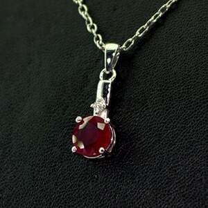 Срібна підвіска 925 проби 1,51 г з рожевим кенійським Рубіном класу АААА та цирконом 2,53 карат Срібна підвіска 925 проби 1,51 г з рожевим кенійським Рубіном класу АААА та цирконом 2,53 карат