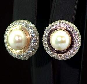 Срібні сережки 925 проби з позолотою 375 проби 6,85 г з Перлинами та білими фіанітами 9,7 карат Срібні сережки 925 проби з позолотою 375 проби 6,85 г з Перлинами та білими фіанітами 9,7 карат