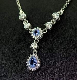 Срібне кольє 925 проби 6,3 г з Танзанітами класу АААА та цирконами 2,11 карат Срібне кольє 925 проби 6,3 г з Танзанітами класу АААА та цирконами 2,11 карат