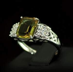 Срібна каблучка 925 проби 3,68 г з турецьким Султанітом класу АААА та цирконами 4,12 карат Срібна каблучка 925 проби 3,68 г з турецьким Султанітом класу АААА та цирконами 4,12 карат