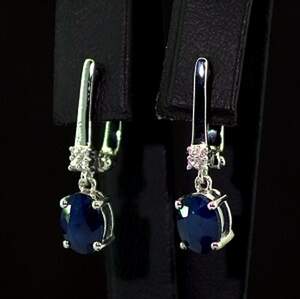 Срібні сережки 925 проби 3,49 г з блакитними шрі-ланкійськими Сапфірами класу АААА та цирконами 3,39 карат Срібні сережки 925 проби 3,49 г з блакитними шрі-ланкійськими Сапфірами класу АААА та цирконами 3,39 карат