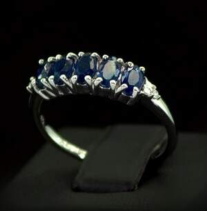 Срібна каблучка 925 проби 2,33 г з блакитними шрі-ланкійськими Сапфірами класу АААА та цирконами 1,66 карат Срібна каблучка 925 проби 2,33 г з блакитними шрі-ланкійськими Сапфірами класу АААА та цирконами 1,66 карат