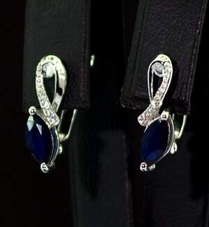Срібні сережки 925 проби 2,64 г з блакитними шрі-ланкійськими Сапфірами класу АААА та цирконами 1,26 карат Срібні сережки 925 проби 2,64 г з блакитними шрі-ланкійськими Сапфірами класу АААА та цирконами 1,26 карат