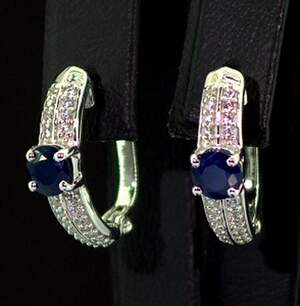 Срібні сережки 925 проби 4,6 г з блакитними шрі-ланкійськими Сапфірами класу АААА та цирконами 1,87 карат Срібні сережки 925 проби 4,6 г з блакитними шрі-ланкійськими Сапфірами класу АААА та цирконами 1,87 карат