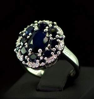 Срібна каблучка 925 проби 6,3 г з блакитними шрі-ланкійськими Сапфірами класу АААА та цирконами 4,95 карат Срібна каблучка 925 проби 6,3 г з блакитними шрі-ланкійськими Сапфірами класу АААА та цирконами 4,95 карат