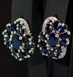 Срібні сережки 925 проби 7,92 г з блакитними шрі-ланкійськими Сапфірами класу АААА та цирконами 8,57 карат Срібні сережки 925 проби 7,92 г з блакитними шрі-ланкійськими Сапфірами класу АААА та цирконами 8,57 карат