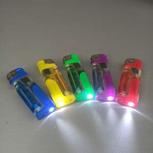 Зажигалка с фонариком