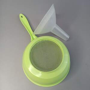 Лейка-сито трансформер пластик 14см
