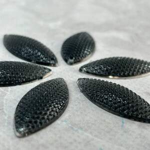 Стразы акриловые пришивные 16х36мм, серый рефленый Стразы акриловые пришивные 16х36мм, серый рефленый