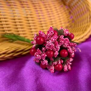 Тычинки в букете на ветке 8,5 см - малиновый, ягоды Тычинки в букете на ветке 8,5 см - малиновый, ягоды
