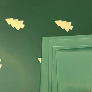 Упаковочная калька для подарков 57х57 см, 20 листов - зеленая елки